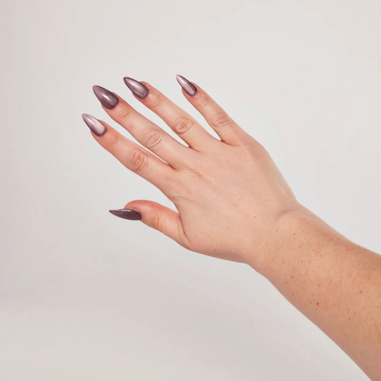 IBD Magnetic Gel Polish, Enchant, .5 fl. Oz.