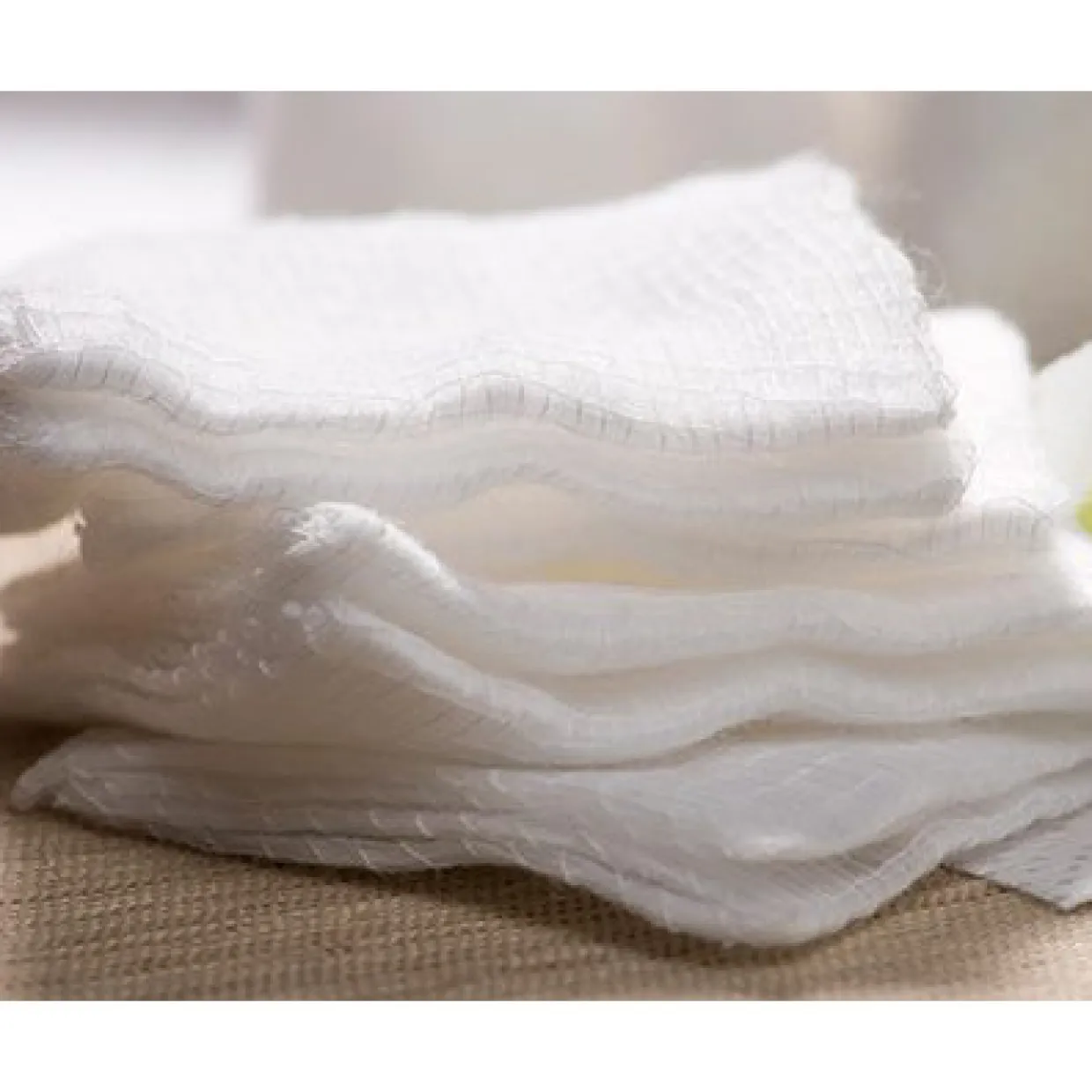 Intrinsics 401423 - Large Cotton 12-Ply Gauze, 4”x4”, 200 ct. Med-Esthetic® 100% Naturelle™ cotton